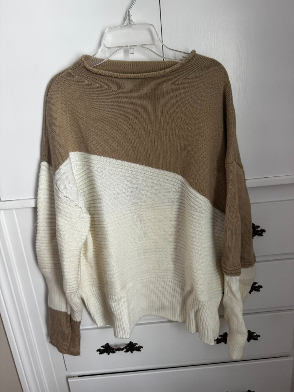 Tan & ivory color block knit sweater - Small